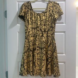Ark & Co medium gold and black dress
